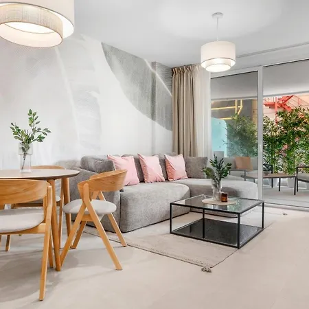 Appartement Modern Center Steps From The