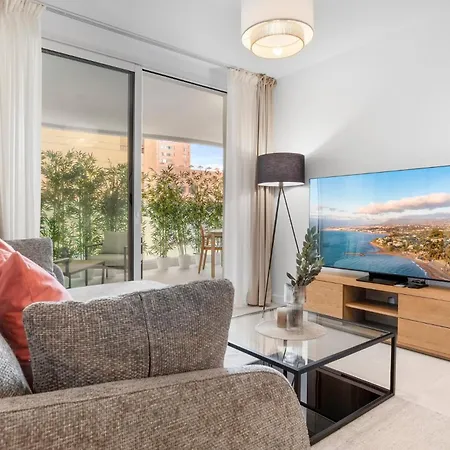 Appartement Modern Center Steps From The